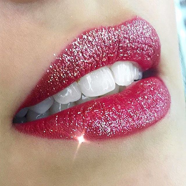 新品上架！M.A.C 魅可镭射金属光感*头液体唇釉