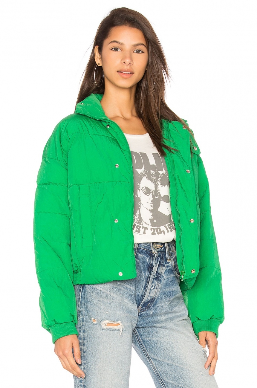 今年流行的 Free People 慵懒短款羽绒服