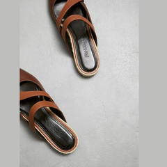 超级低调！J.W. ANDERSON Double Strap Pointed Slipper 棕色穆勒鞋