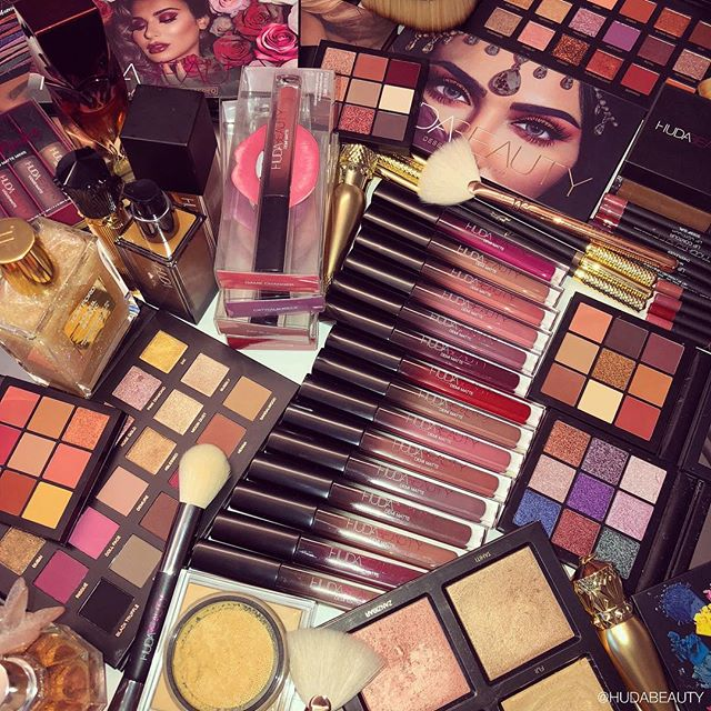 Feelunique中文官网：HUDA BEAUTY 九色眼影盘，NUDE 裸色眼影盘等等