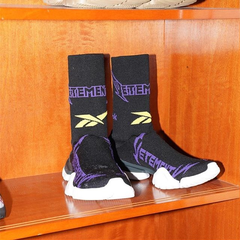 Vetements×Reebok 联名系列 Logo 嵌花连袜运动鞋