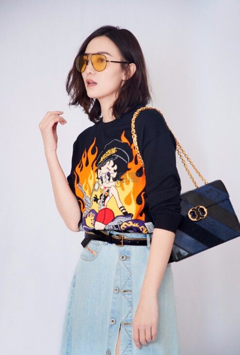 宋佳、刘雯同款 MOSCHINO Betty Boop骑士套头衫 