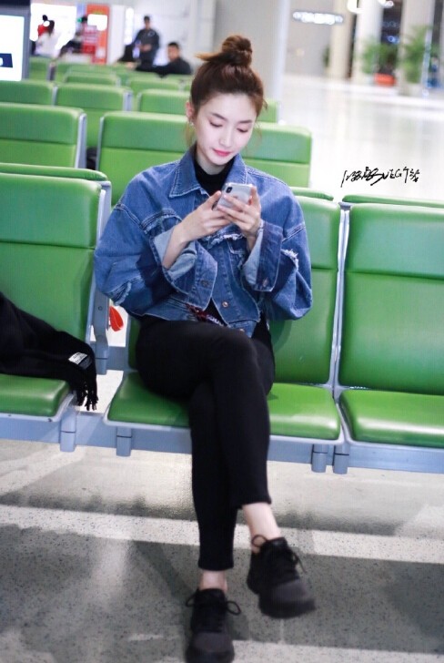 江疏影同款 Acne Studios Blue Cropped Denim Kremi Jacket 短款牛仔夹克