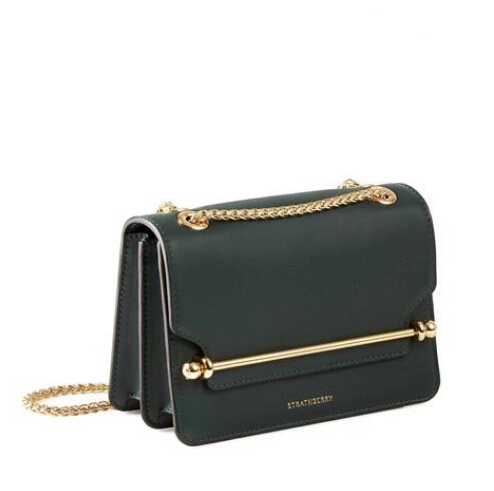 看来“准王妃” Meghan Markle 就是想捧红 Strathberry 呀~