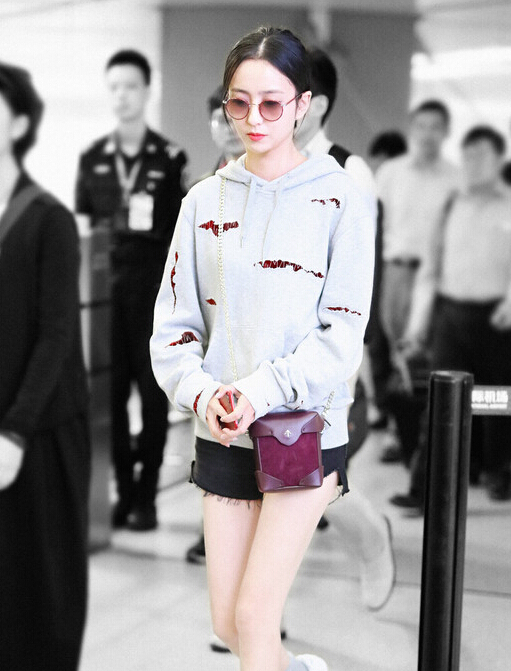 【5姐又送包啦+晒单】瞧瞧5姐 Farfetch 上买的 Manu Atelier 箭头包~~