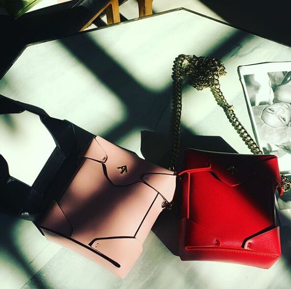 【5姐又送包啦+晒单】瞧瞧5姐 Farfetch 上买的 Manu Atelier 箭头包~~