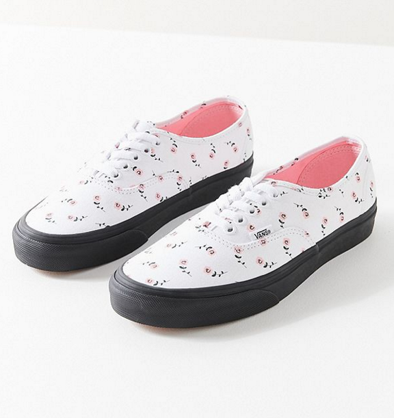 上新！Vans X Lazy Oaf 联名款 Authentic 女士小碎花运动鞋