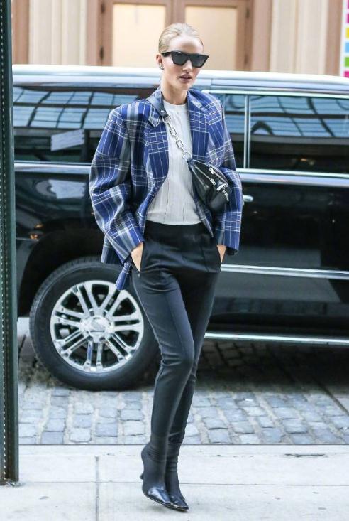 老大的女人 Rosie Huntington-Whiteley 同款 Acne Studios Kheira oversized checked blazer 格纹西装