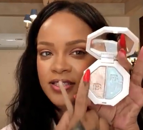 Harvey Nichols：Fenty Beauty 双色高光颊彩盘