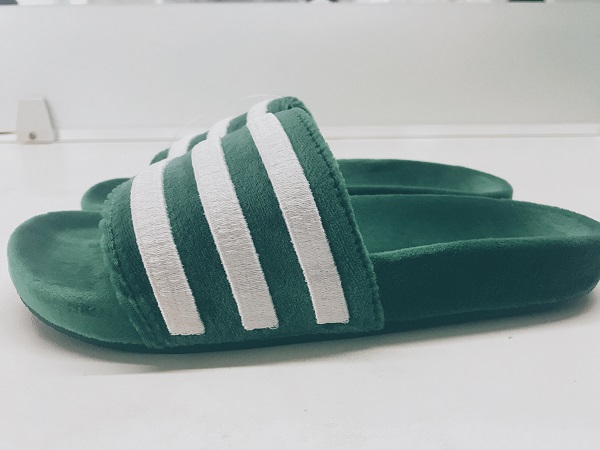 【5姐晒单】我想带着你去环游世界--Adidas Originals 三叶草 Adilette 经典澡堂拖鞋 