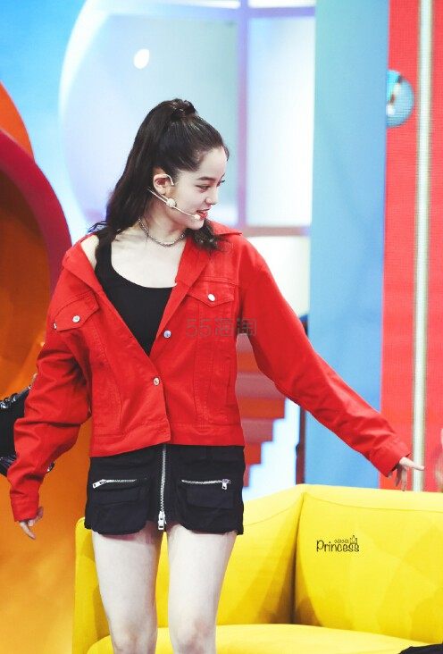 欧阳娜娜同款 MSGM 红色牛仔外套