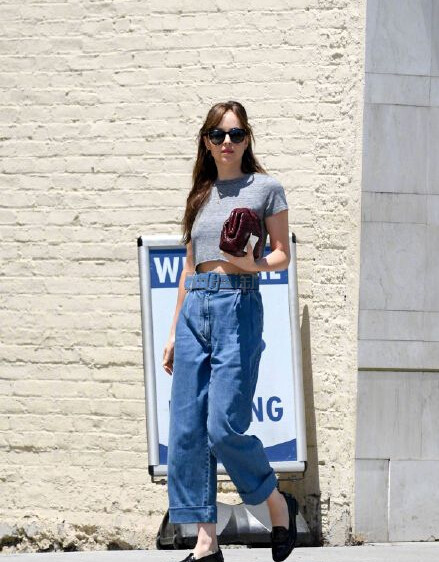 达妹 Dakota Johnson 街拍同款 BOTTEGA VENETA The Lauren 1980 编织皮革手拿包