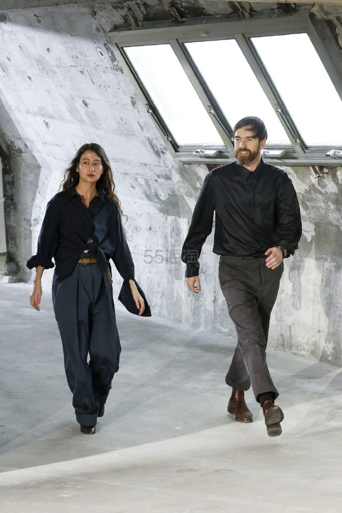 巴黎时装周第3天||5姐本来想好好看秀，谁知被 Lemaire 的妻子 Sarah Linh Tran 深深吸引