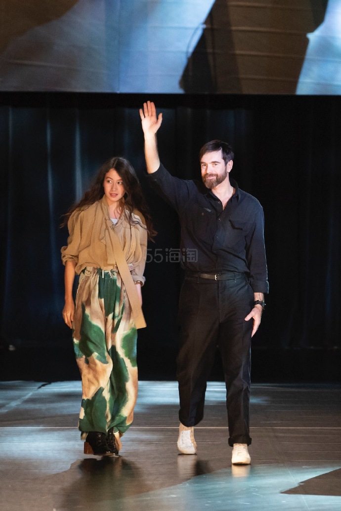 巴黎时装周第3天||5姐本来想好好看秀，谁知被 Lemaire 的妻子 Sarah Linh Tran 深深吸引