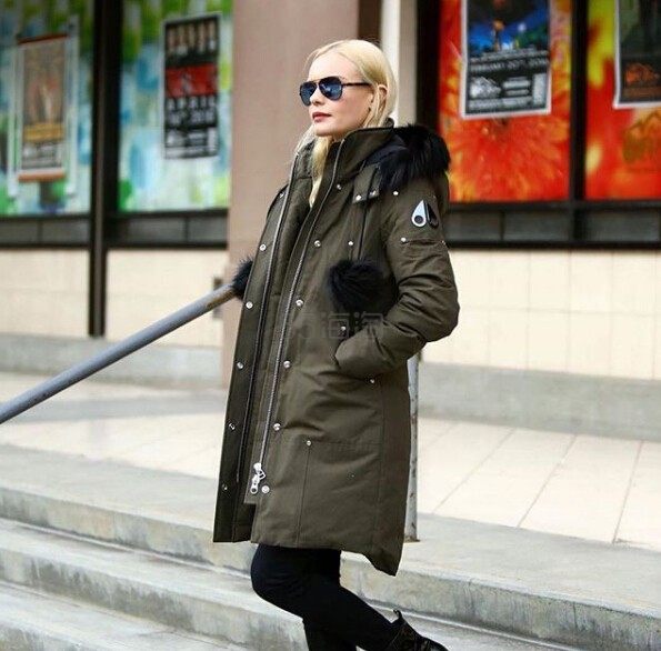 除了加拿大鹅，你还可以考虑买“小剪刀”Moose Knuckles，Farfetch 精选多款 Moose Knuckles 羽绒服