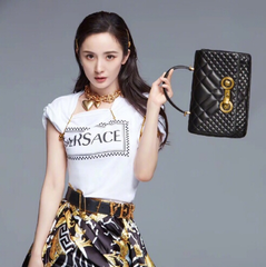 杨幂成为 Versace 范思哲首位中国品牌代言人，