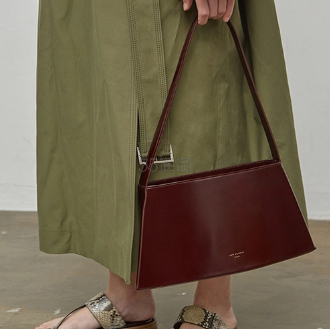 Low Classic Curve 复古梯形单肩手提包