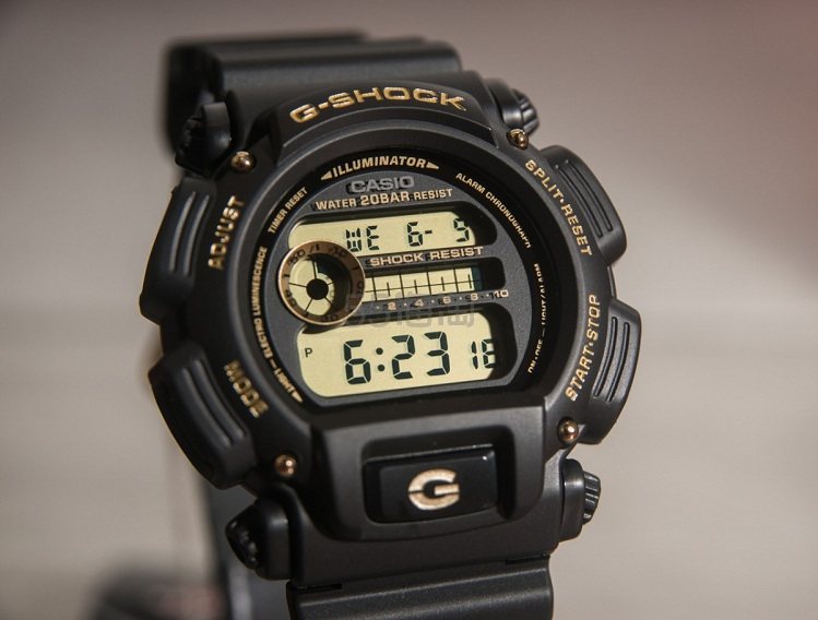 【55专享】Casio 卡西欧 G-Shock 系列 黑金男士运动腕表 DW-9052GBX-1A9CR