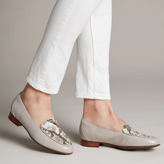 Clarks 其乐 Un Blush Ease *蛇纹鞋面乐福鞋