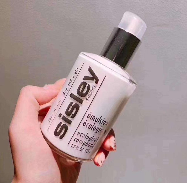 Sisley希思黎，一直心心念念的全能乳。看了中国官网价格太