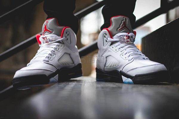 【5姐资讯】乔丹 Air Jordan 5 篮球鞋 Fire Red 流川枫 2020复刻