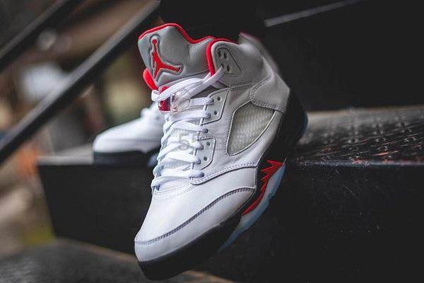 【5姐资讯】乔丹 Air Jordan 5 篮球鞋 Fire Red 流川枫 2020复刻