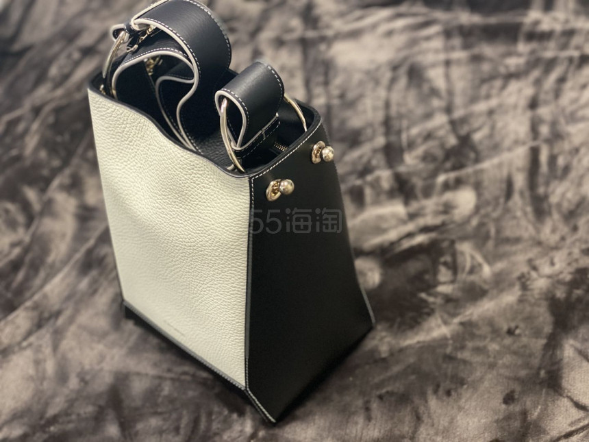 【评论已*】简约高级，价格可爱的断货王人气包袋 Strathberry