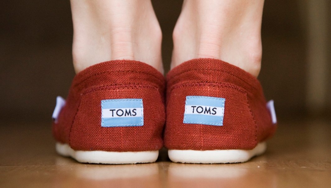 TOMS Shoes是美国著名的休闲鞋品牌，深受欧美明星的喜