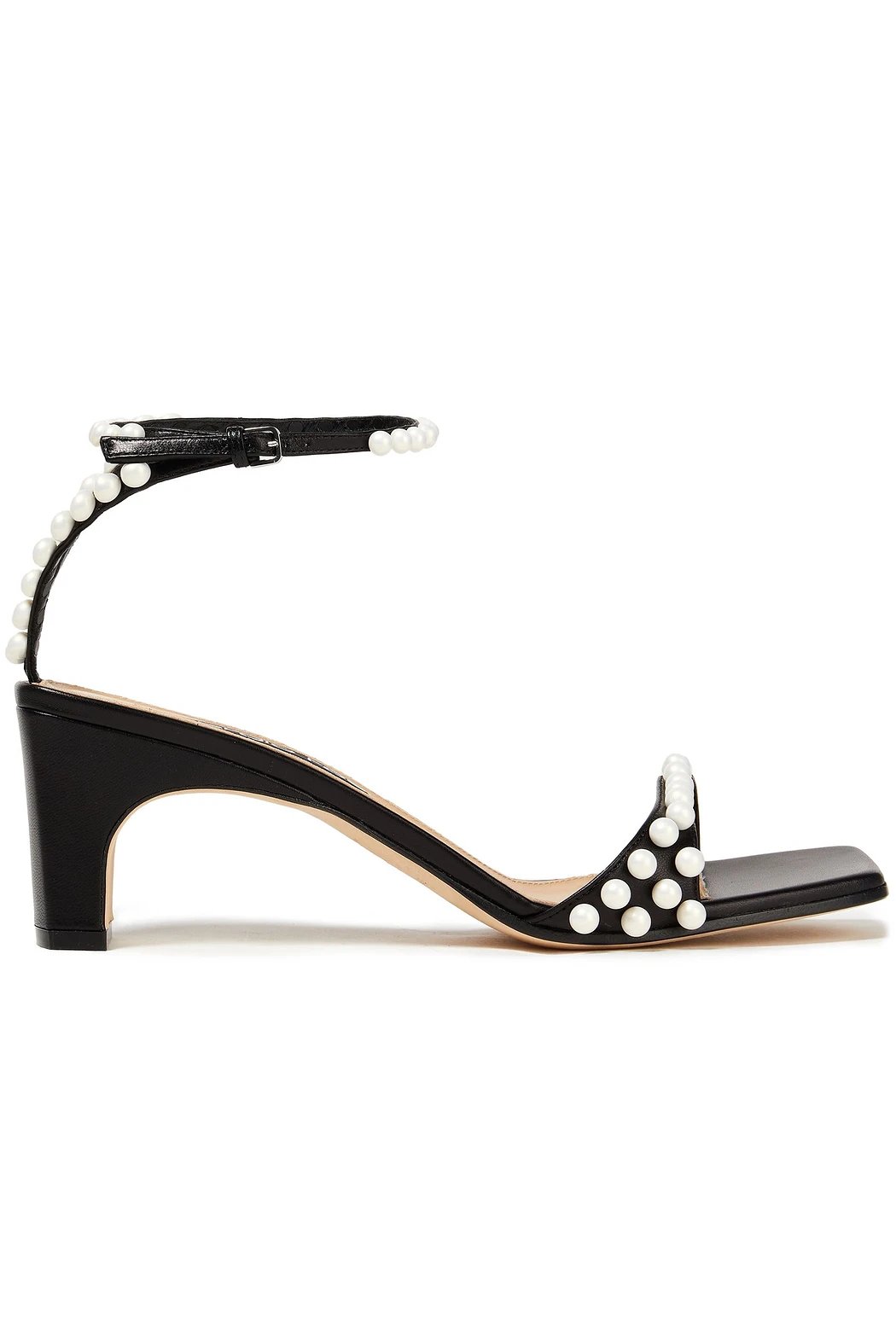 不管是衣服还是鞋子，一定是女生非常喜欢的东西，并且还是经常换