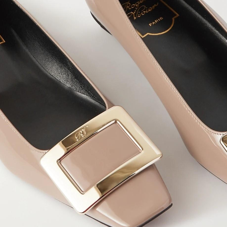 【*16%】ROGER VIVIER Belle Vivier 裸色方扣漆皮平底鞋