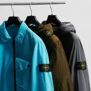 SSENSE：Stone Island 潮服专场袖标卫衣$159、短裤$140 - DealAM.com