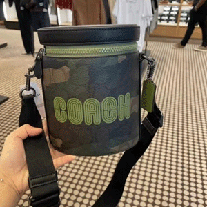 COACH 蔻驰 Barrel 迷彩绿男款发财桶