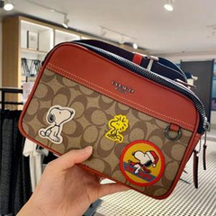 Coach X Peanuts Graham Crossbody 相机包