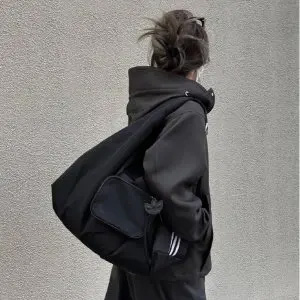 adidas Originals 大号黑色云朵包