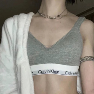 近期低价！Calvin Klein Modern 交叉肩带运动文胸