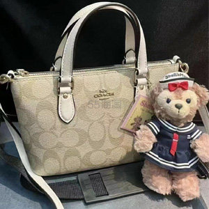 补货！Coach 蔻驰 Gallery  迷你奶茶色老花斜挎包