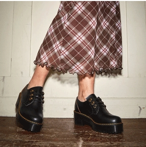 Dr. Martens Leona Lug Sole 厚底女款马丁靴