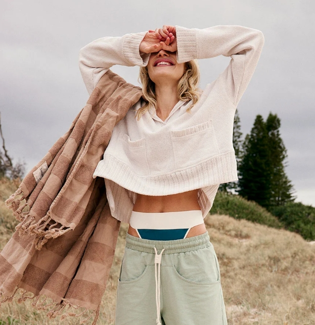 Free People：折扣区上新 入手运动服套装、废土风美裙