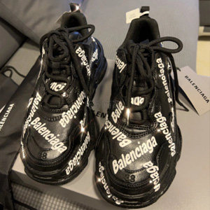 Balenciaga 巴黎世家 Triple S 满印 logo 老爹鞋