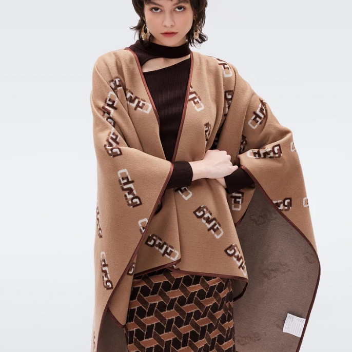 之前$239！DVF Curtis 2023秋冬新款驼色带LOGO羊毛披肩