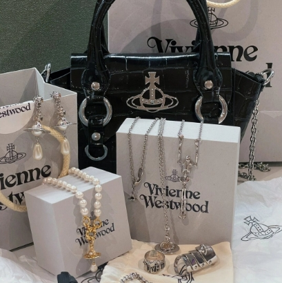 Selfridges：Vivienne Westwood 配饰专区