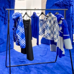 Harrods：Burberry 皇家蓝 战马标回归！托特包HK$15500