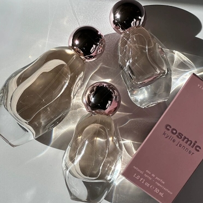 Kylie Cosmetics：首款个人香水“Cosmic Kylie Jenner” 首次降价