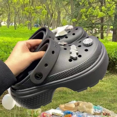 2双$50！Crocs 卡骆驰 STOMP CLOG 黑色雪屋洞洞鞋