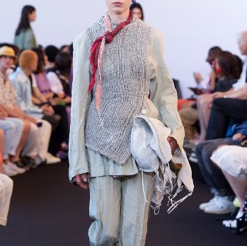 THE OUTNET 美站：Acne Studios 围巾、鞋服上新