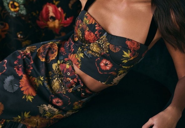 REVOLVE是来自美国的时尚品牌海淘网站，可以买到Coac