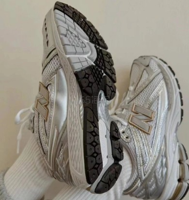 New Balance 绝了！一年可以穿300天的鞋