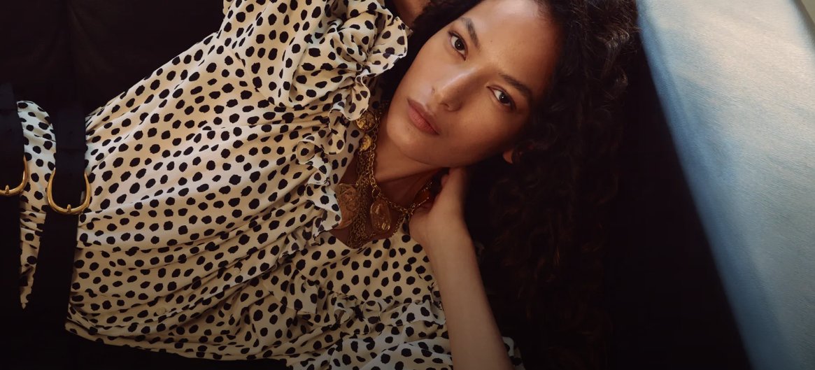 NET-A-PORTER作为知名奢侈品时尚网站，像2025黑