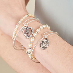Alex and Ani 珍珠手镯四件套