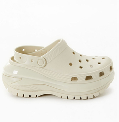 Crocs Classic Mega Crush 骨白色光轮洞洞鞋